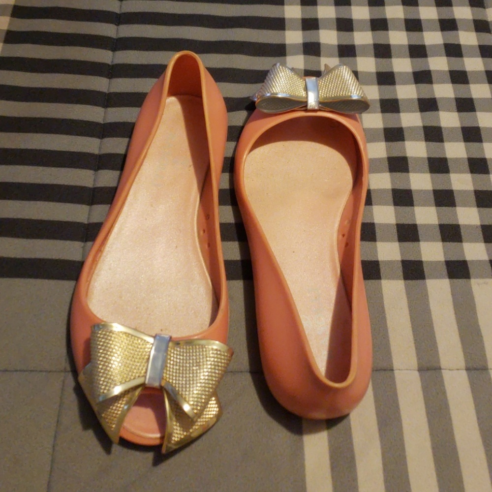 Shoes - Picture 2 of 3